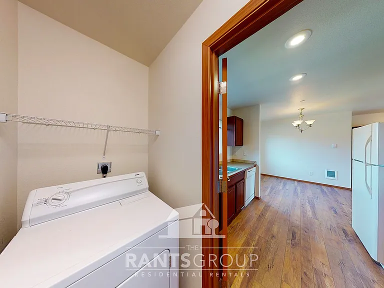 Crystal Springs Apartments — Photo 11