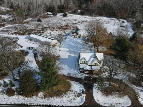 38811 Oasis Rd, Lindstrom, MN 55045