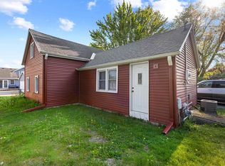 120 S 5th St, Capron, IL 61012