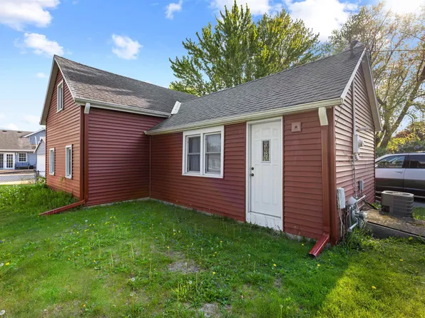 120 S 5th St, Capron, IL 61012