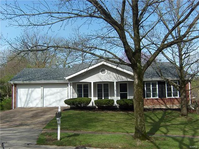823 Country Heights Ct photo 1