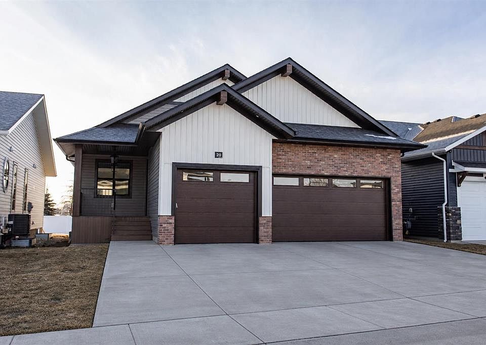 1st image of 20 N Emmett Cres