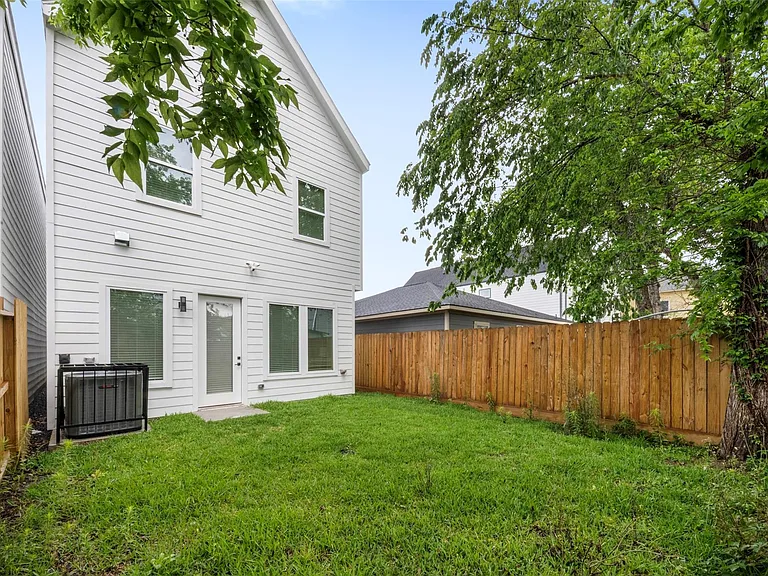 6815 Paris St — Photo 7