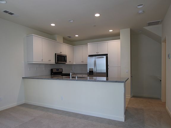 5th image of 860 E Bonita Ave