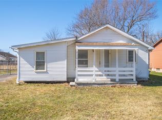 2176 Lauderdale St, Flint, MI 48532