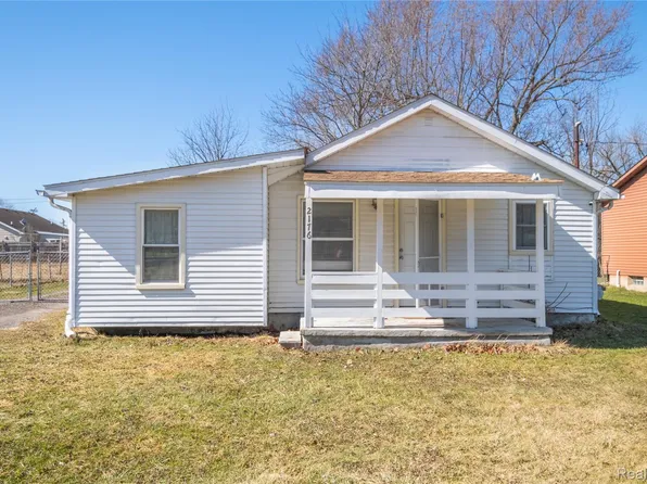 2176 Lauderdale St, Flint, MI 48532