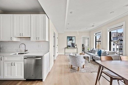 5th image of 303 Maverick #Penthouse 4