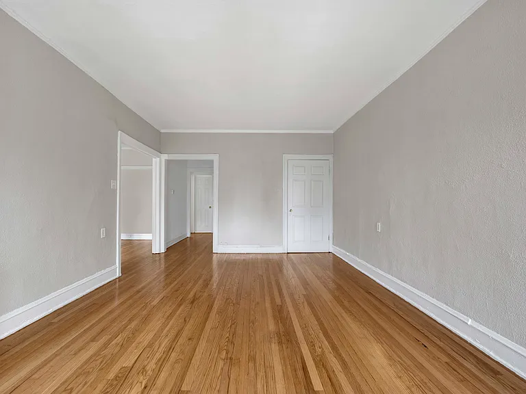 1237 1/2 W Greenleaf Ave #2E — Photo 4