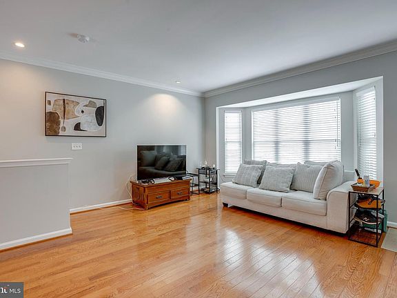 4th image of 7740 Desiree St