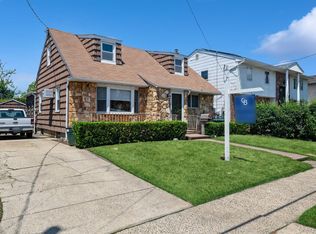 862 Peninsula Blvd, Woodmere, NY 11598
