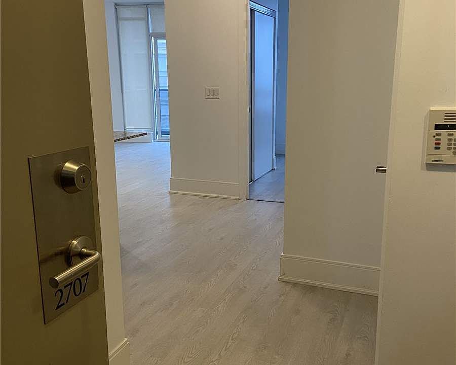1st image of 330 Burnhamthorpe Rd W #2707