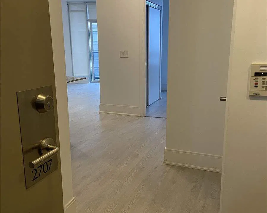 330 Burnhamthorpe Rd W #2707