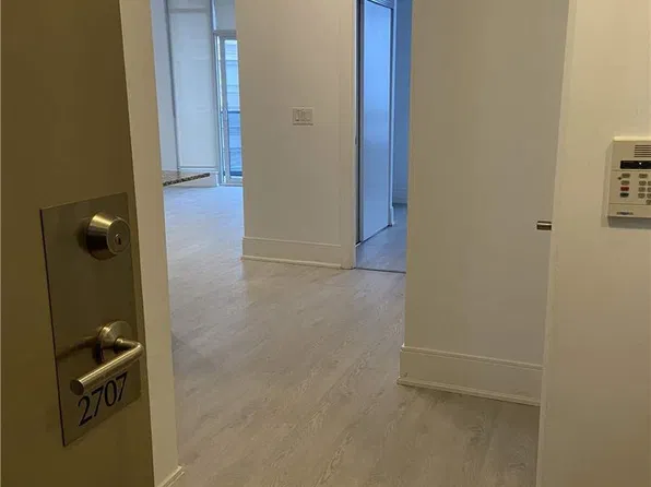 330 Burnhamthorpe Rd W, Mississauga, ON