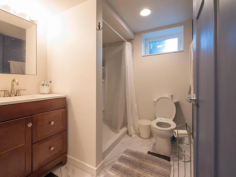 702 W Myrtle St #GARDEN LEVEL — Photo 6