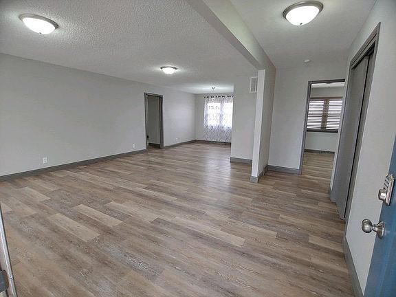 3rd image of 833 S Pennsylvania Ave