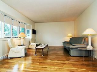 10 Saratoga St, Commack, NY 11725