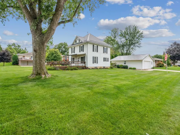 502 Hayes St SW, Cascade, IA 52033