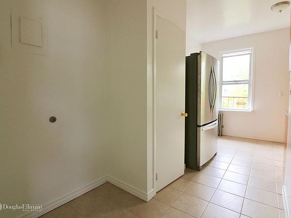 4th image of 1112 47th Ave APT 3R