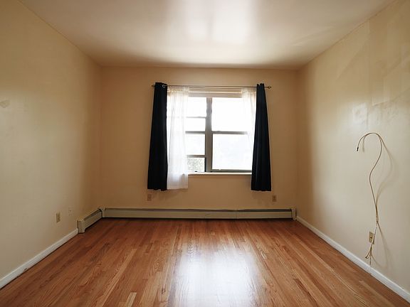 2nd image of 111 Mac Dougal St #3