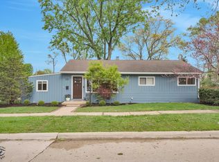 591 S Charlotte St, Lombard, IL 60148
