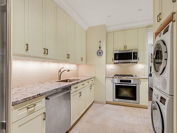 4th image of 905 W End Ave #104