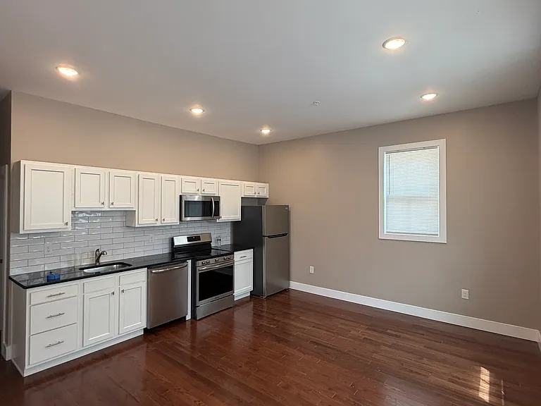 521 Warren St #2 — Photo 3