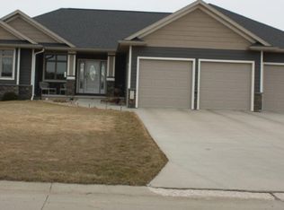 2113 Ridge Rd, Sioux Center, IA 51250