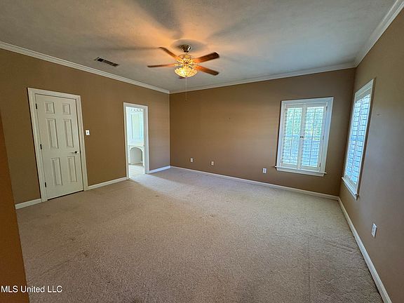 4th image of 570 Spring Lake Dr