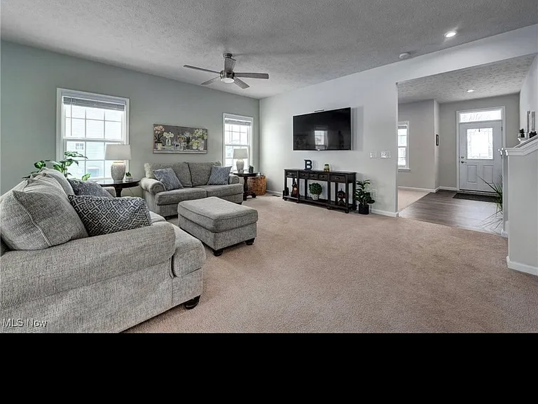 9206 Winfield Ln — Photo 4