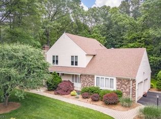 883 Meadow Ln, Franklin Lakes, NJ 07417