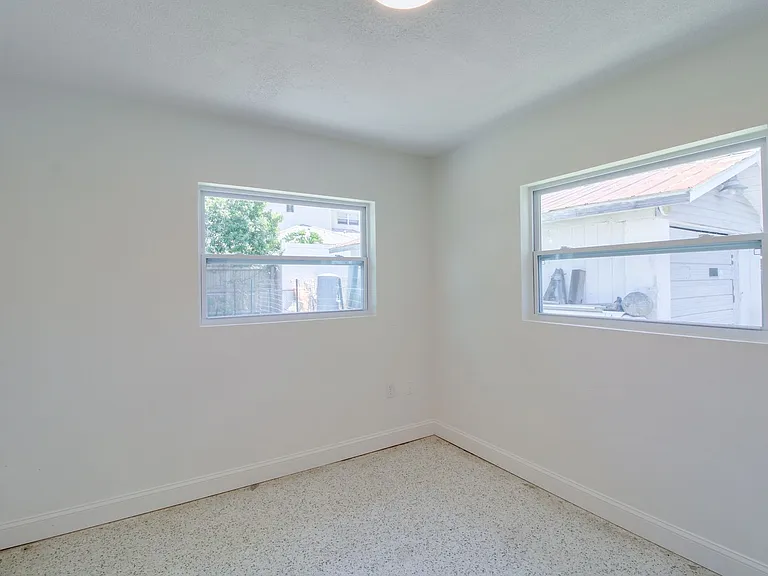1618 Indiana Ave — Photo 28
