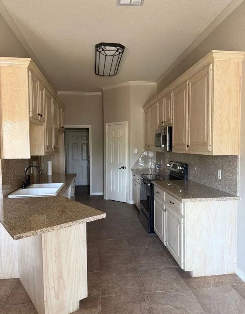 Private Shallowater 4 Bedrooms 2 Bath, 1 Acre Lot — Photo 4