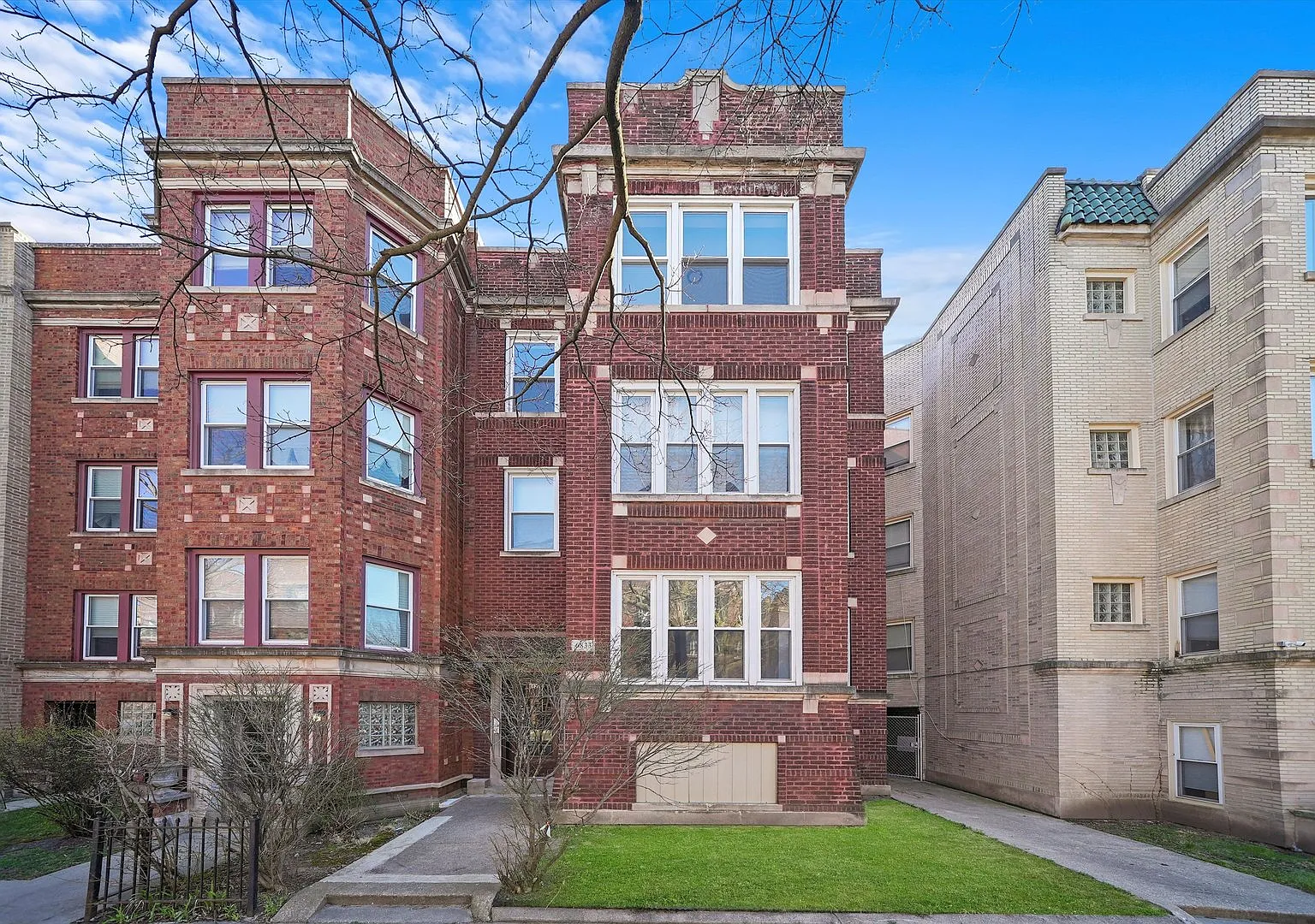 1 bed, 1700 sqft, $1,200 — Photo 1
