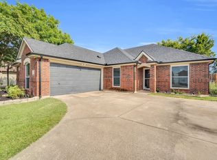 235 Cobblestone Cir, Red Oak, TX 75154