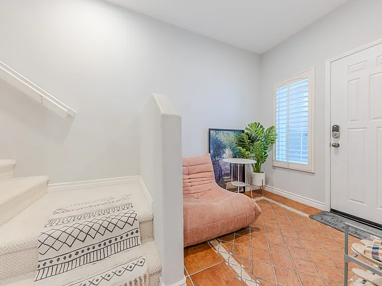 628 E Walnut St — Photo 29