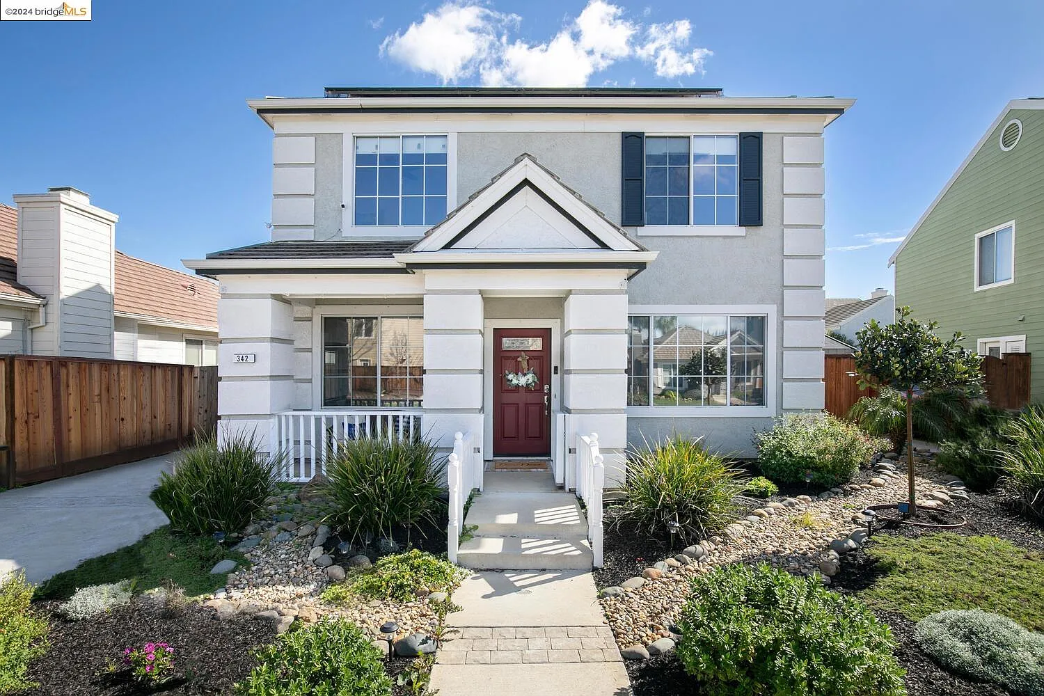 342 Chaucer Dr photo 1