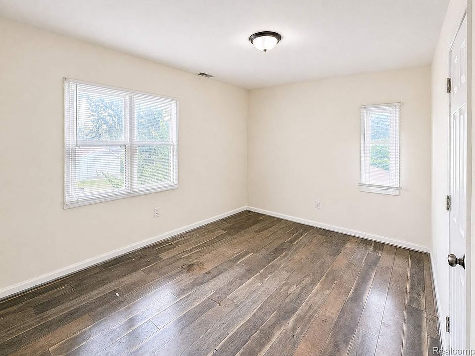 5081-5083 Buckingham Ave, photo 10