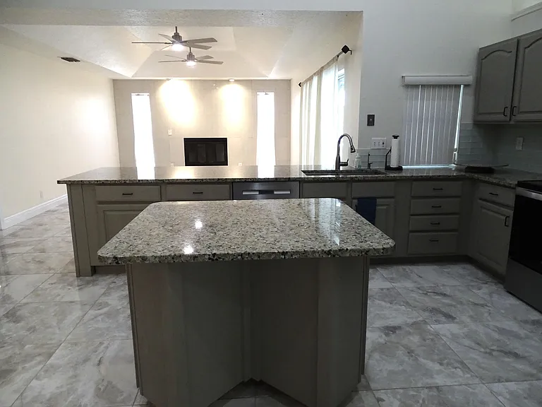 6325 Winding Lake Dr — Photo 8