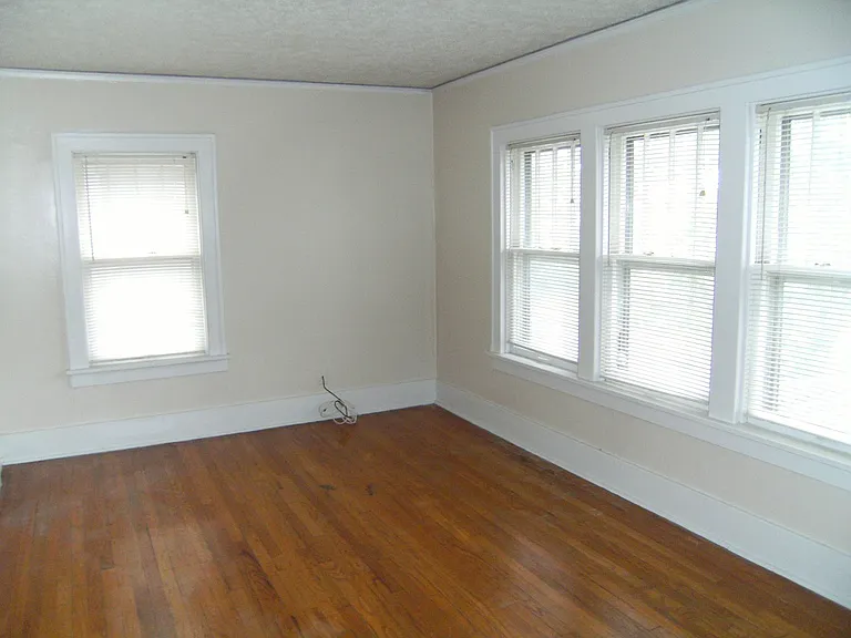 4804 1/2 Davenport St — Photo 5