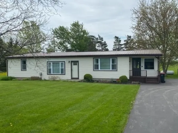 8968 Ernest Rd, Middleport, NY 14105
