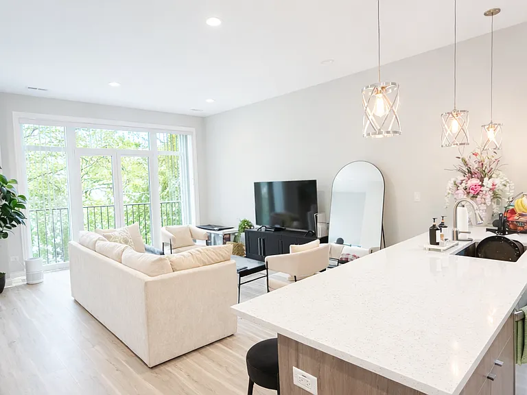 2744 W Cortez St #2 — Photo 2