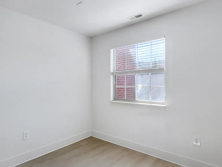 Trumbull Terrace — Photo 30