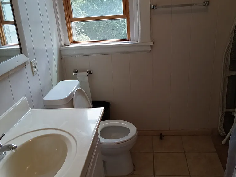 Apt 4 - upstairs bathroom