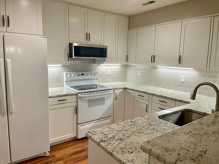 190 W Green Meadows Rd — Photo 11
