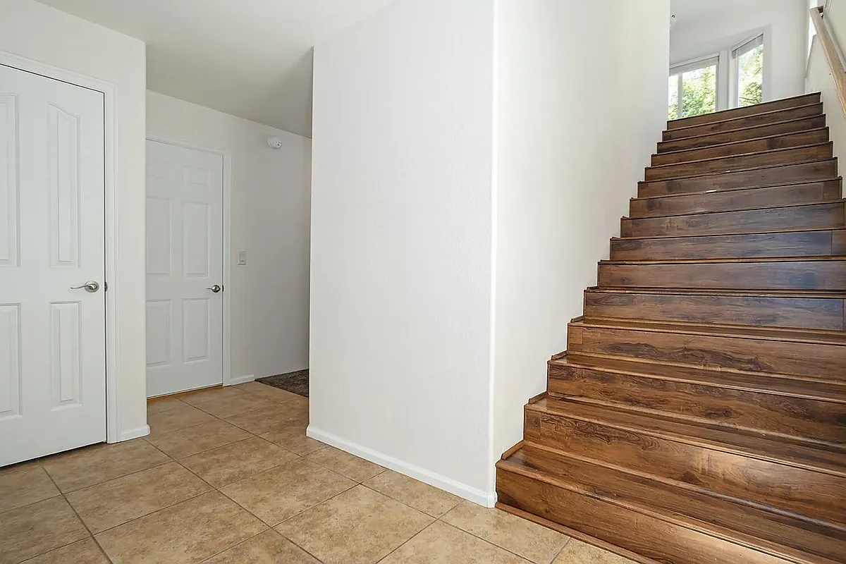 Building Photo - 1224 N Modoc Ave #3