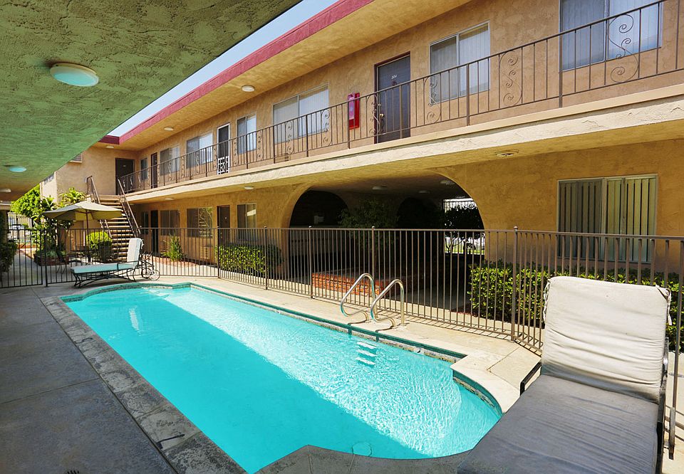 Vanowen Plaza Apartment Rentals with Virtual tours Van Nuys, CA Zillow