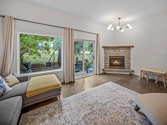 4th image of 1022 E Rundleview Dr #27