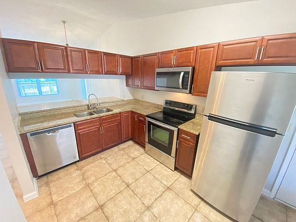 3rd image of 135 Sand Pine Cir