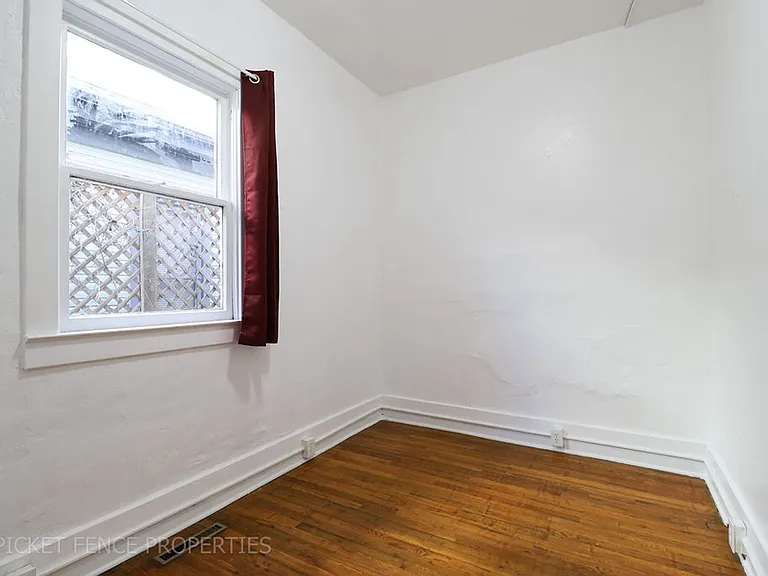605 Mathews St — Photo 5