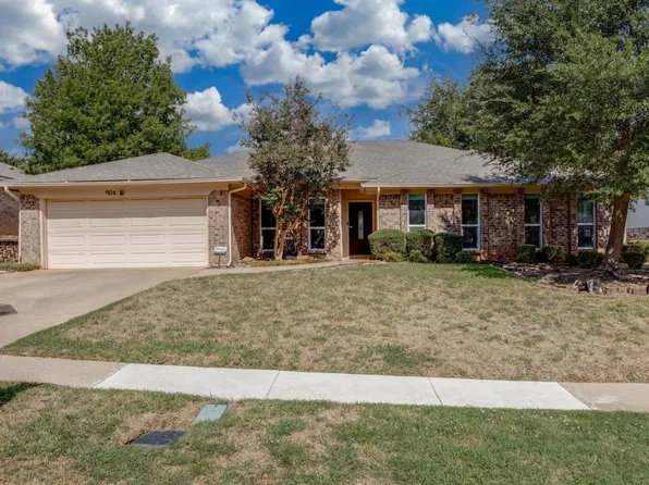 904 Forest Trail Ct, Euless, TX 76039